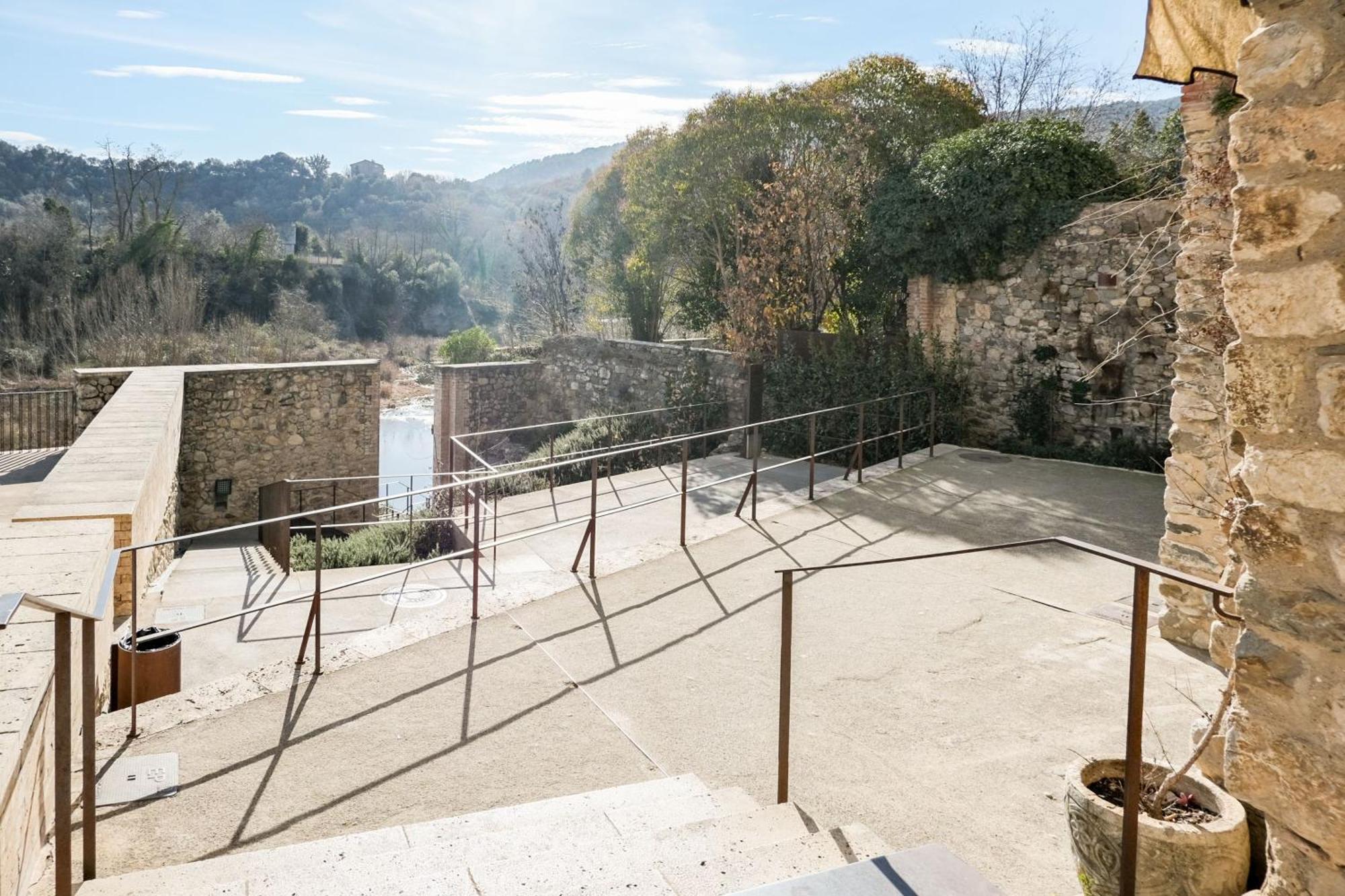 10 Del Pont Alojamiento Con Vistas Panoramicas Бесалу Экстерьер фото